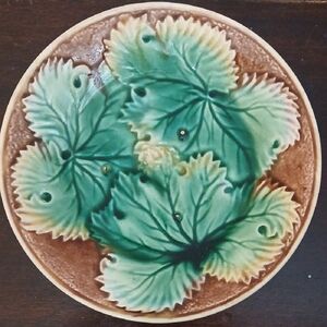 Green and Brown Majolica Leaf Plate, Late Victorian